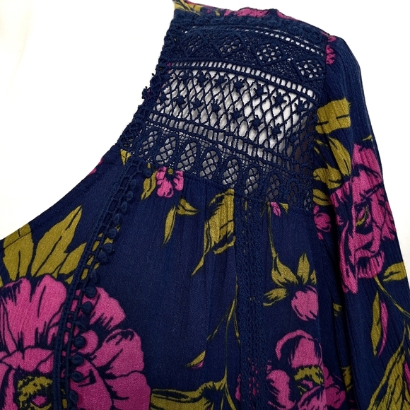 Express Blue Pink Floral Dark Cottagecore Romantic Bell Sleeves Blouse Size L - Picture 9 of 13